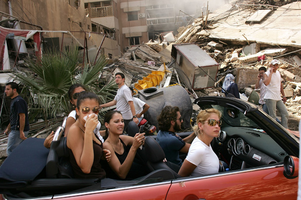 Spencer Platt, Beirut Residents Continue to Flock to Southern Neighborhoods. 2006